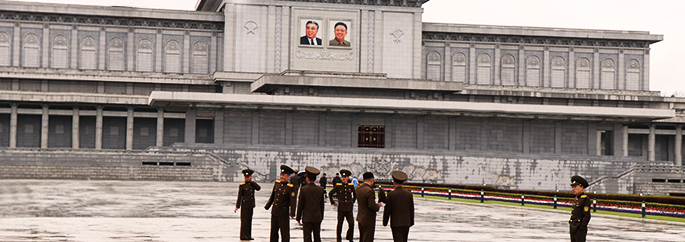Soldados em Pyongyang - Coreia do Norte - Blog INVICTUS